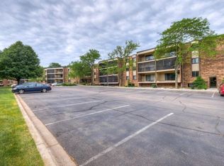 10451 Greenbrier Rd APT 216, Minnetonka, MN 55305