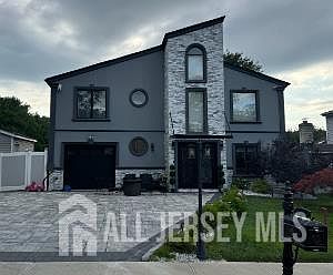 2nd image of 37 Gable Ct