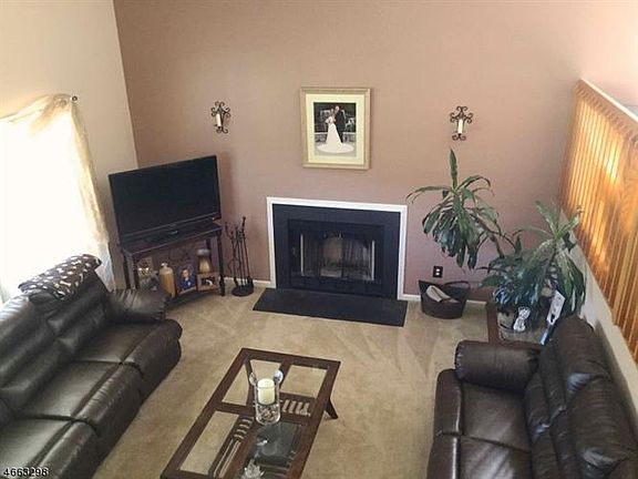 3rd image of 29 Fieldstone Dr