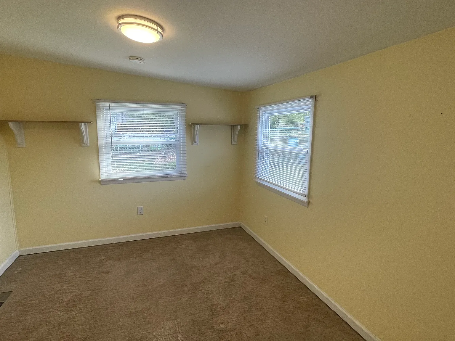 3 bed, 920 sqft, $2,800 — Photo 2