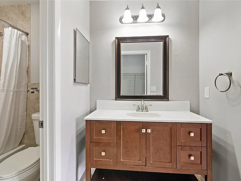1197 Washington Cir #1197A — Photo 13