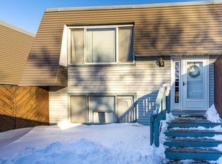 824 N 39th St, Grand Forks, ND 58203