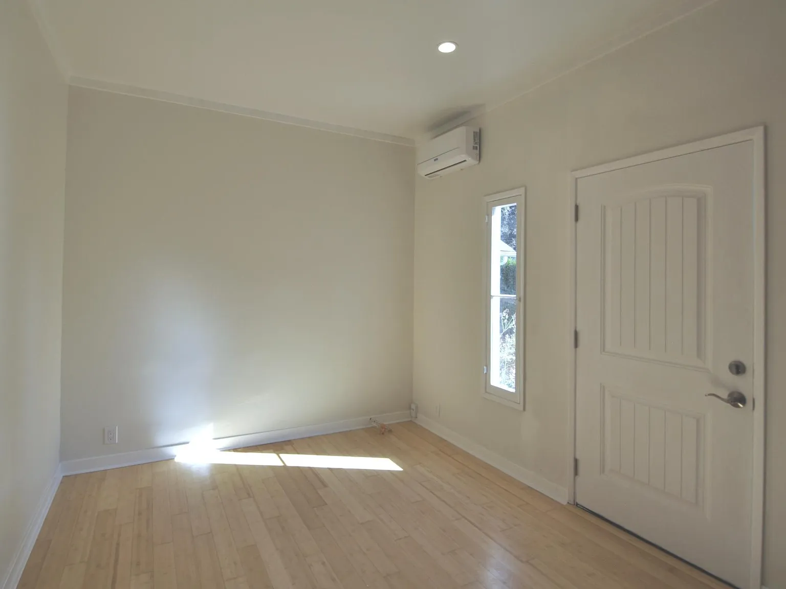 2 bed, 650 sqft, $2,700 — Photo 3