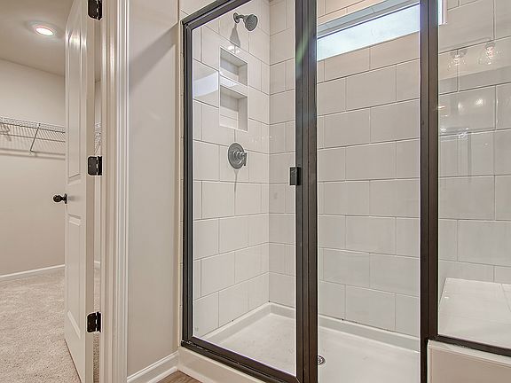 Strawberry Station - Keowee Interior Image 3