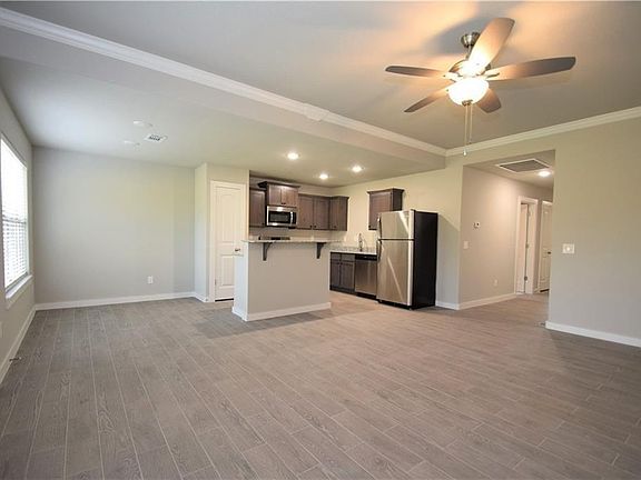 2nd image of 540 Vee St