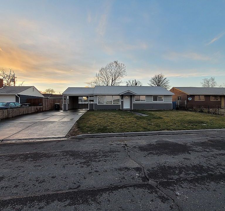 1st image of 2110 W Lakeside Dr