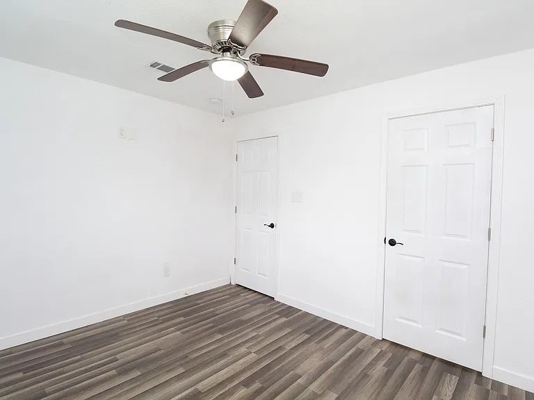 6037 Syrcle Ave — Photo 15