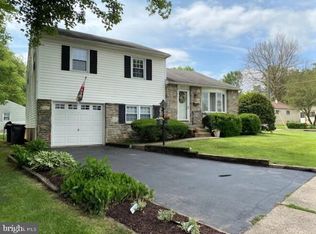 1857 Fitzwatertown Rd, Willow Grove, PA 19090