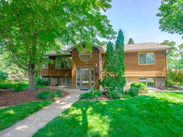 2324 Oakridge Rd, Stillwater, MN 55082