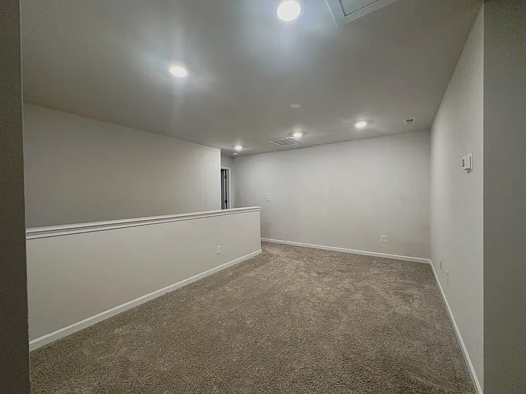 647 Sagecroft Ln — Photo 20