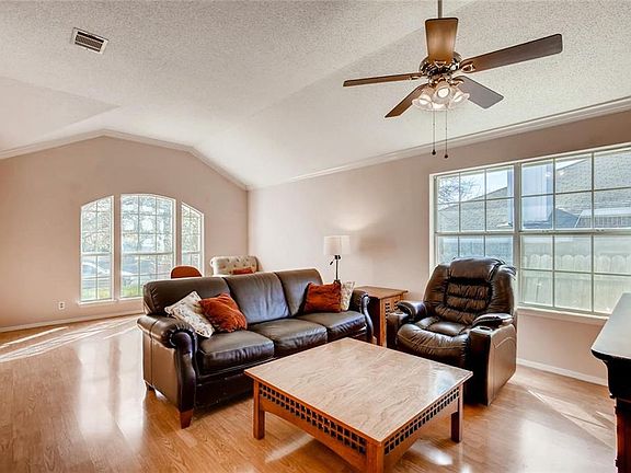 5th image of 13202 Bennington Ln