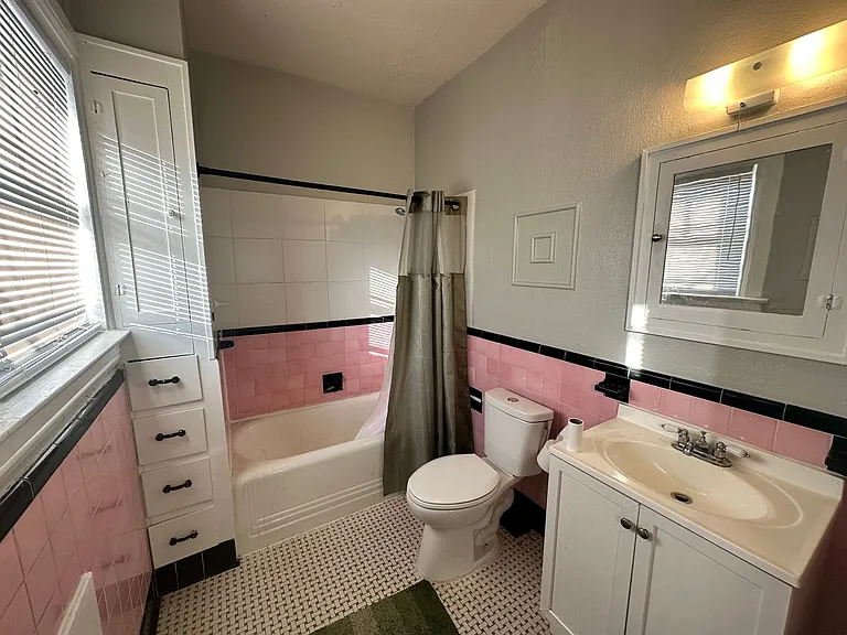 216 W Oak Ave — Photo 19