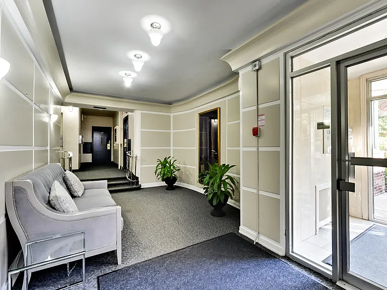 14 Chatsworth Dr #410 — Photo 8