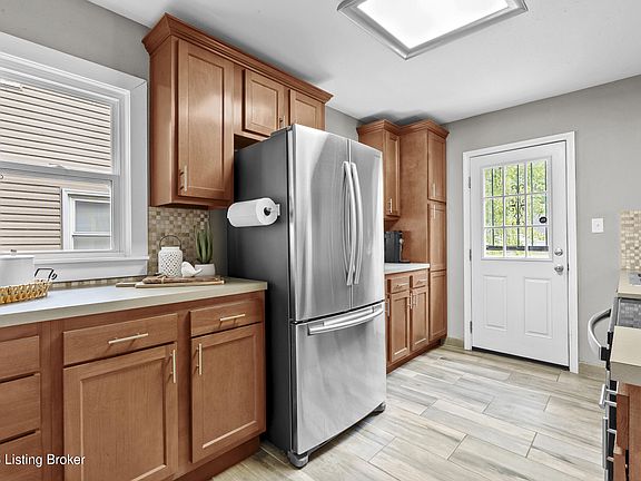 4th image of 2707 Colin Ave