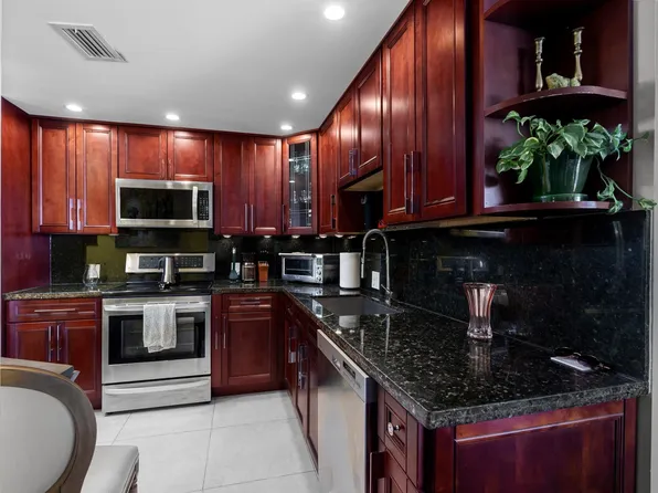 2940 N Course Drive #805, Pompano Beach, FL 33069