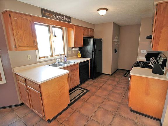 2nd image of 15 Saveria Dr