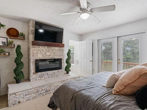 2nd image of 210 Twin Lakes Ln