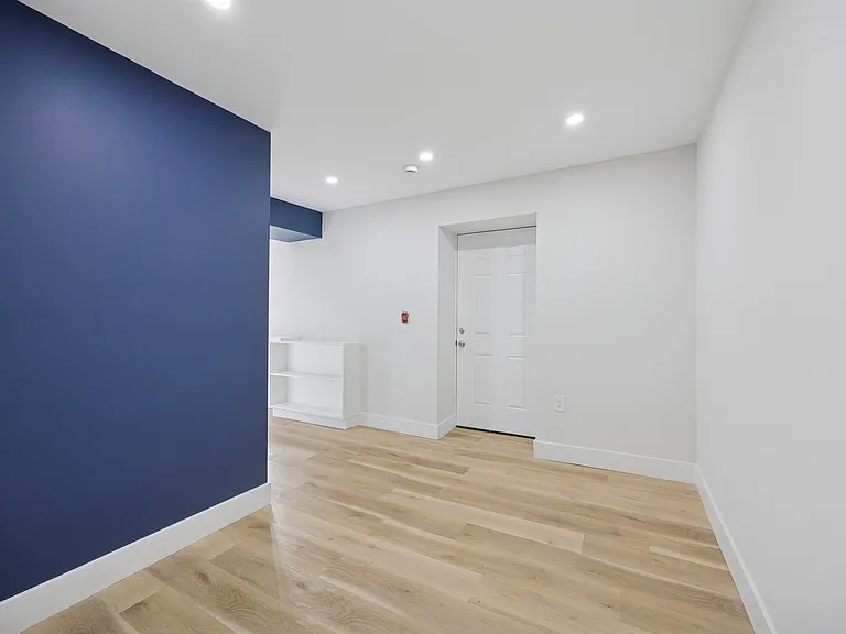 4522 Baker St #3 — Photo 4
