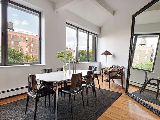 Rented by Warburg | media 2