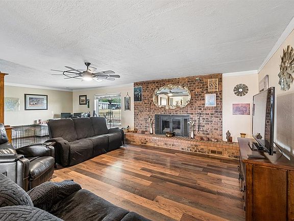 4th image of 1005 W Franklin Rd