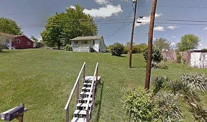 98 Mancha St photo 1