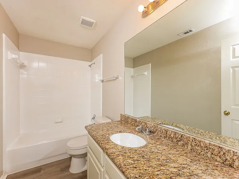1630 Redwood Dr — Photo 15