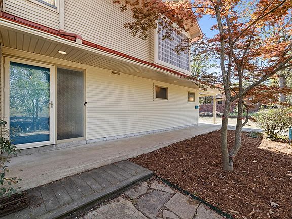 5th image of 3325 Lakeview Rd