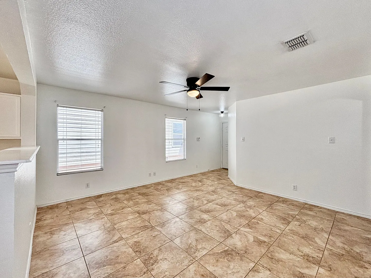 No Carpet! Charming 3-Bedroom Home in Bulverde Village — Photo 3