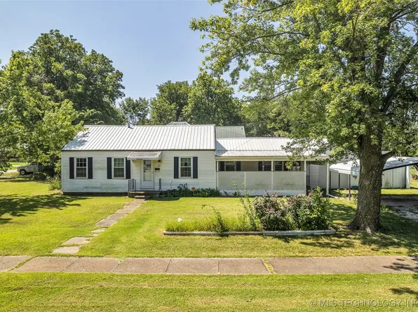 422 E Osage Ave, Nowata, OK 74048