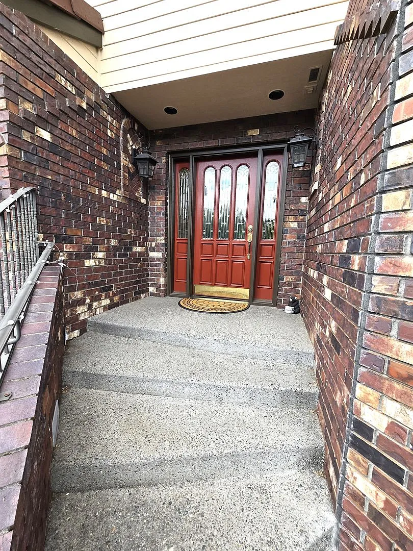 Excellent Condision ! New to Rental market — Photo 2