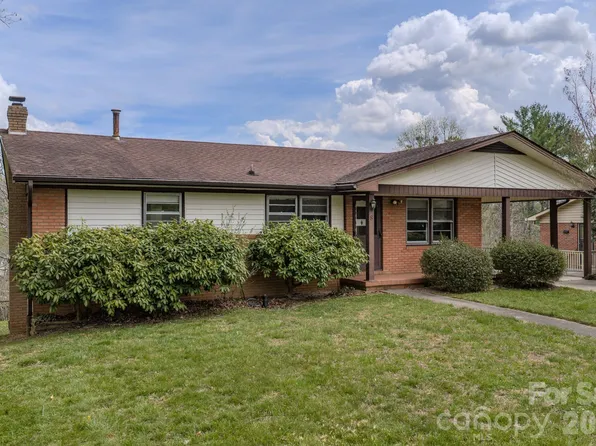 8 Summit Dr, Arden, NC 28704