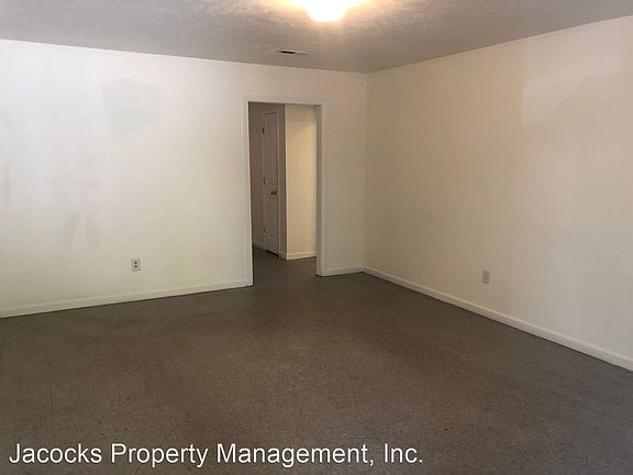 2nd image of 804 N McLemore Ave