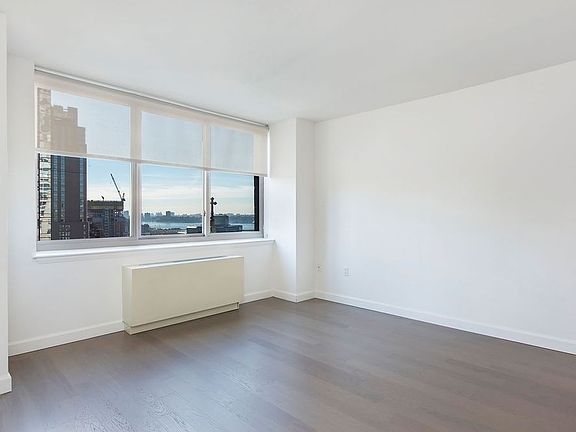 3rd image of 561 10th Ave APT 16F