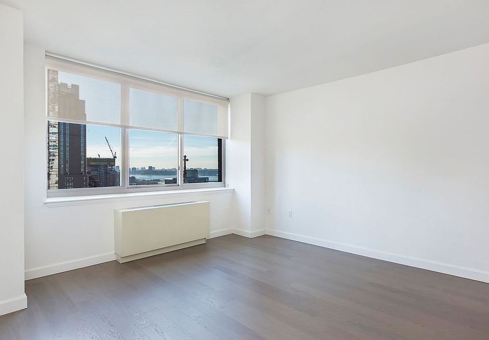 1st image of 561 10th Ave APT 25F
