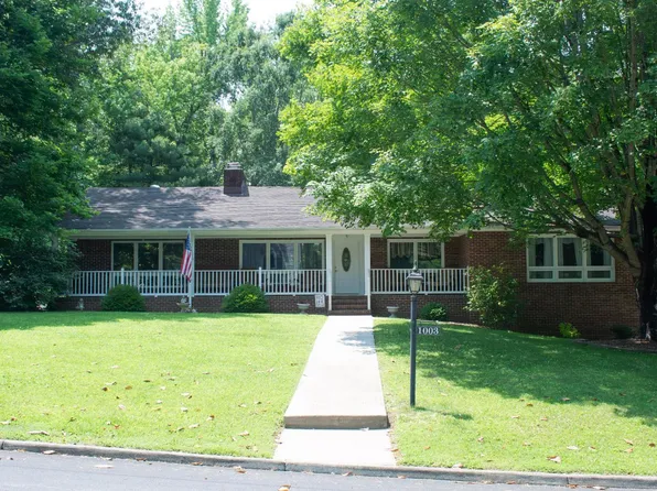 1003 Fayette St, Farmville, VA 23901