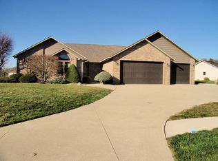 595 N Easton Dr, Angola, IN 46703
