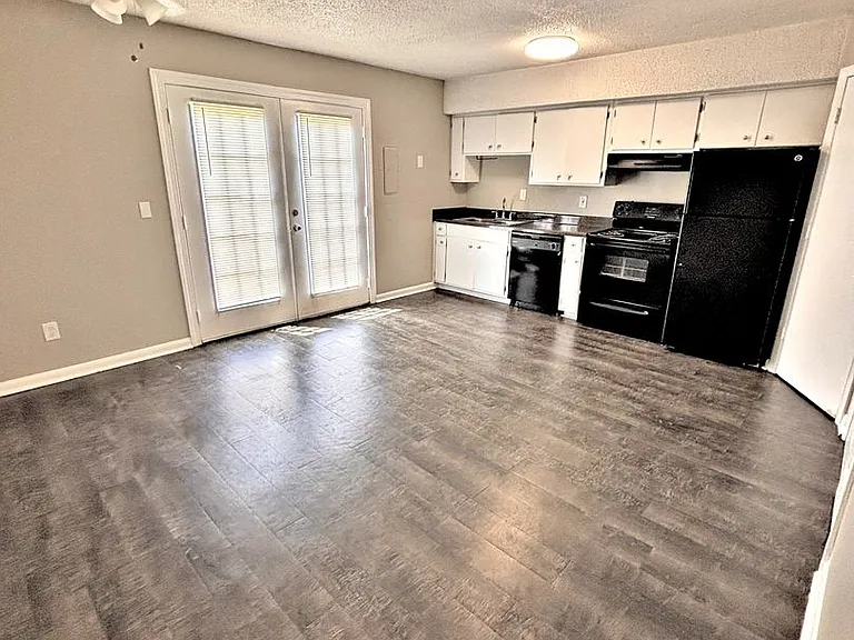 Avalon Cove Townhomes — Photo 42