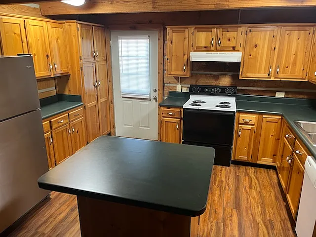 1800 Pine Needles Trl — Photo 3