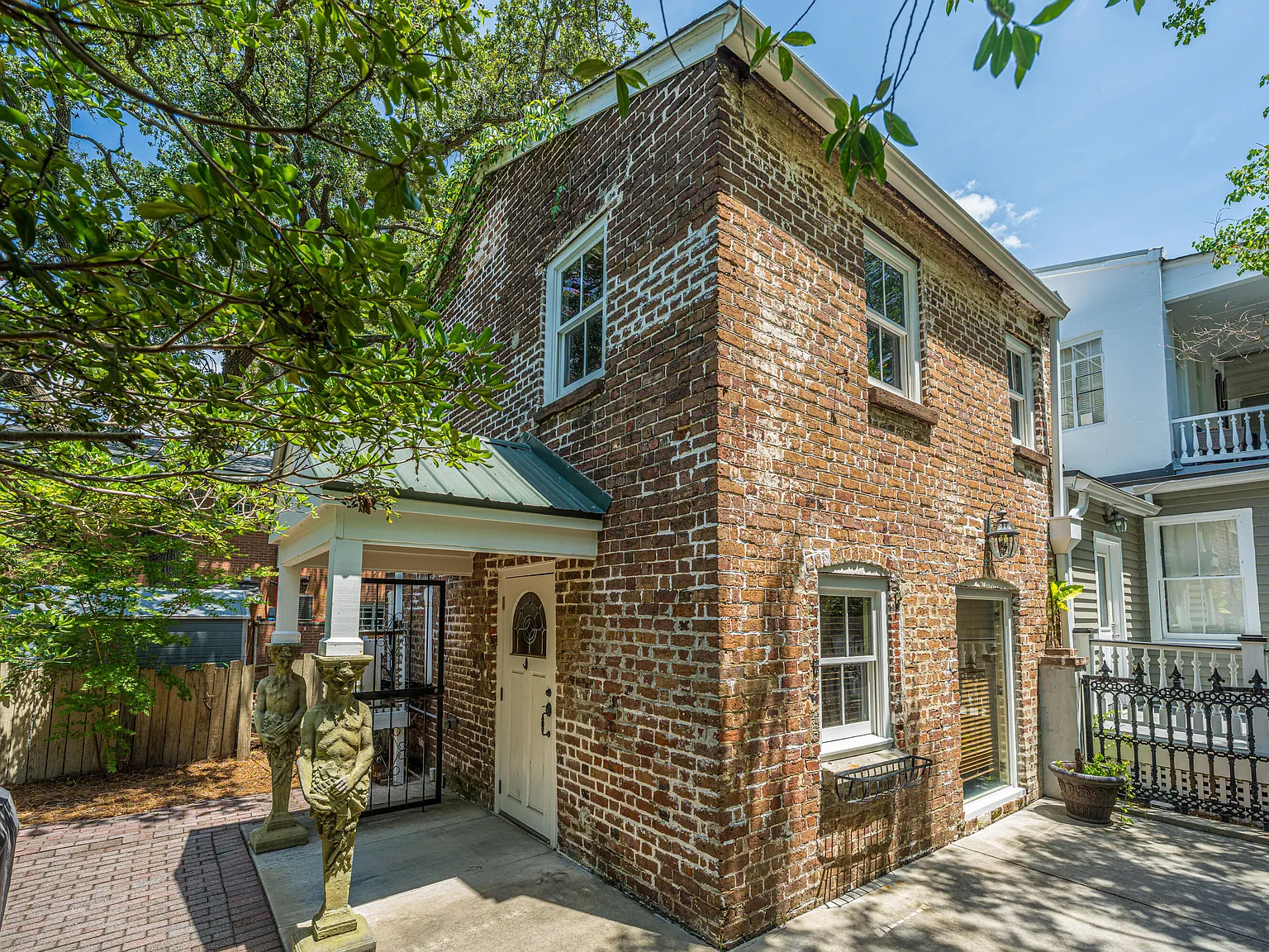 1 bed, 1.5 bath, 774 sqft, $3,000 — Photo 1