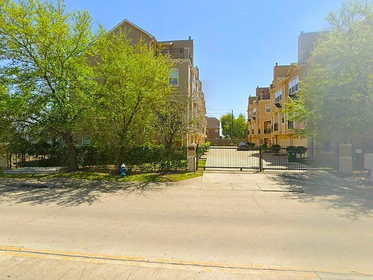 5615 Winsome Villas Ln #H — Photo 2