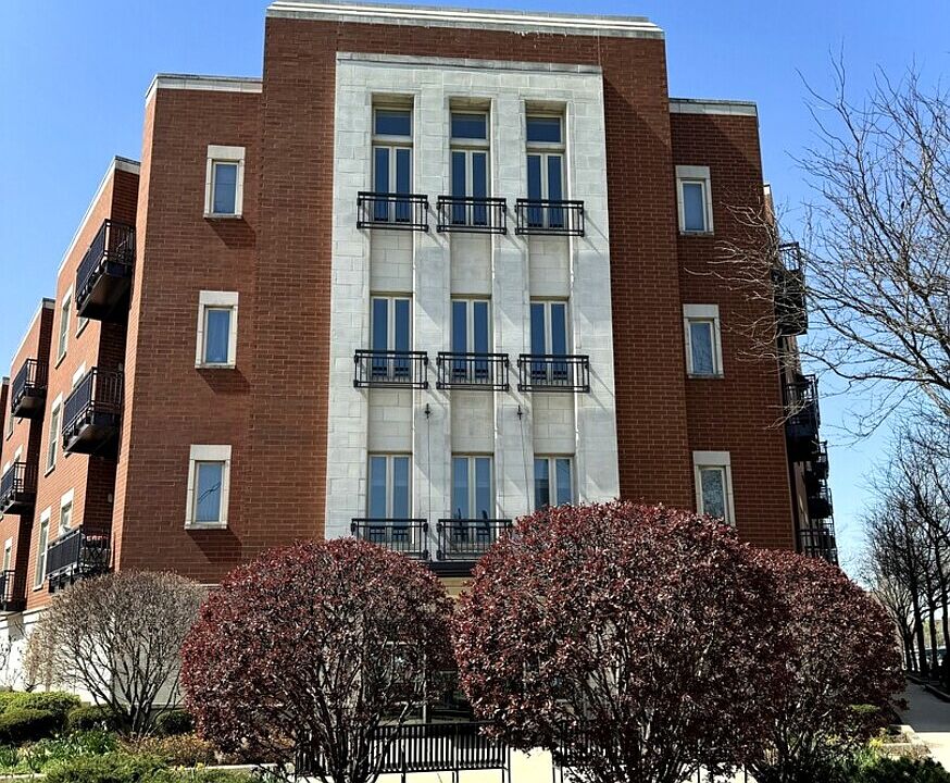 1st image of 1075 W Roosevelt Rd #305