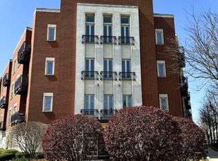 1075 W Roosevelt Rd #305, Chicago, IL 60607