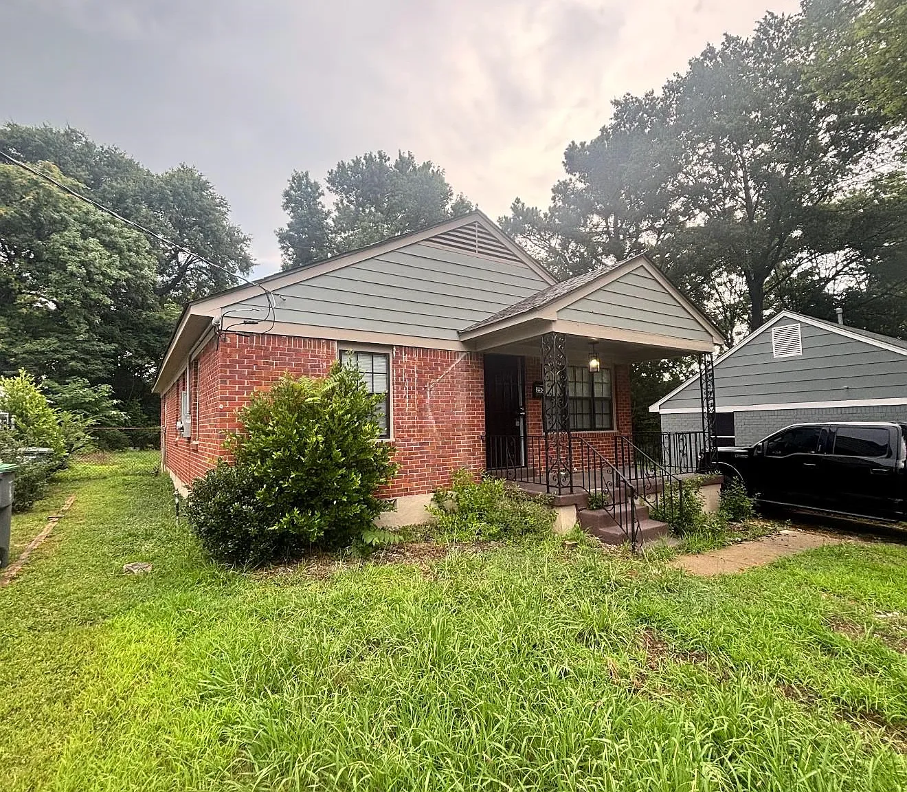3 bed, 2.0 bath, 1215 sqft, $1,330 — Photo 2