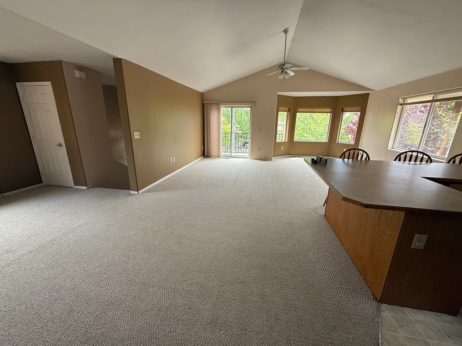 3 bed, 1910 sqft, $3,150 — Photo 3