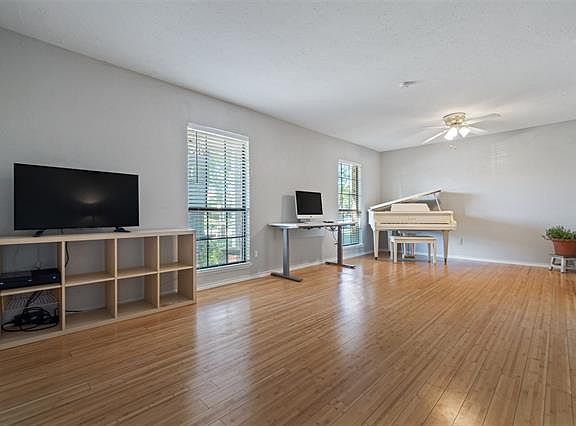 5th image of 443 Woodhurst Dr