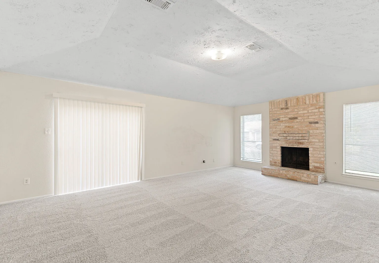 3 bed, 2.0 bath, 1534 sqft, $1,700 — Photo 4