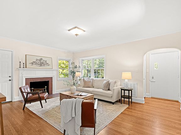 3rd image of 2720 University Dr