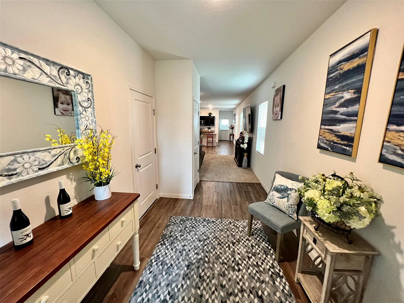 3 bed, 2.0 bath, 1405 sqft, $1,995 — Photo 3