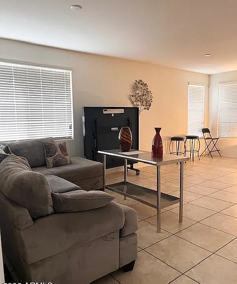 7910 S 42nd Ave — Photo 3