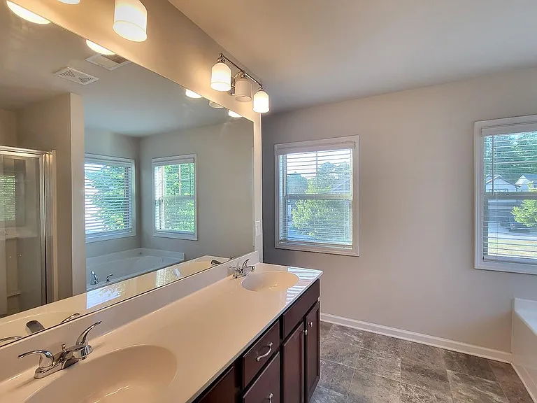 42 Laurel Dr E — Photo 12